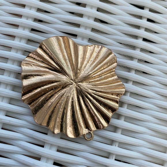 Set of 23 Gold Textured Metal Pendants Size XS - Picture 10 of 16